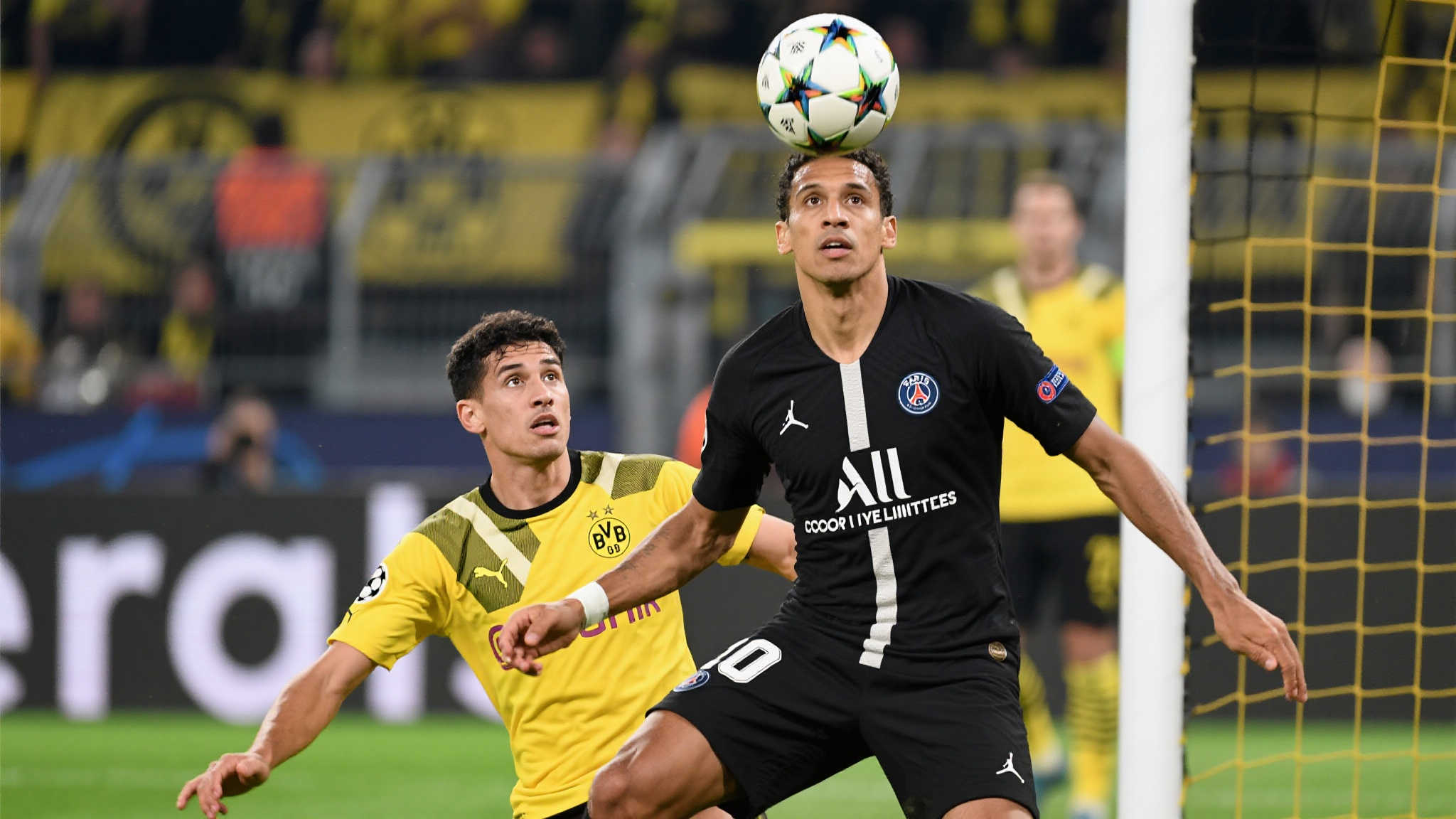 如果说职业足球的赛场是勇士角逐的竞技场，那么每一次